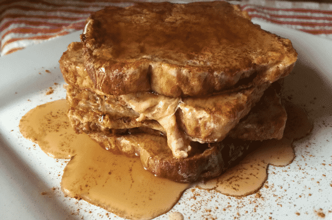 Easily the HEALTHIEST French toast recipe I've ever come across. 4 pieces of this healthy French toast is only 200 calories! The Diet Chef #HealthyFrenchToast #WeightWatchers