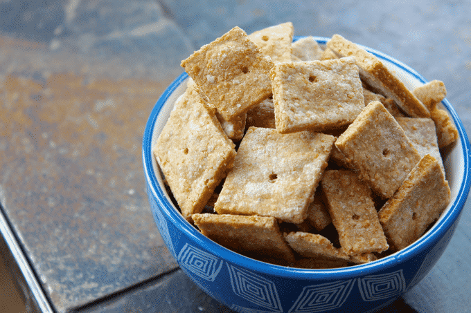 Healthy Cheez-it's recipe. These Cheez-It's are a totally guilt free, low calorie, and low carb, version of the originals. The Diet Chef #Healthysnacks #weightwatchers