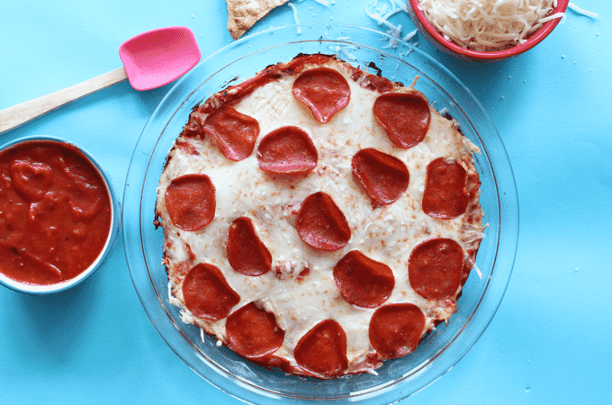 Healthy, low fat, pizza dip recipe by The Diet Chef. This dip is perfect for any party! #Healthydiprecipe #healthypizzarecipe