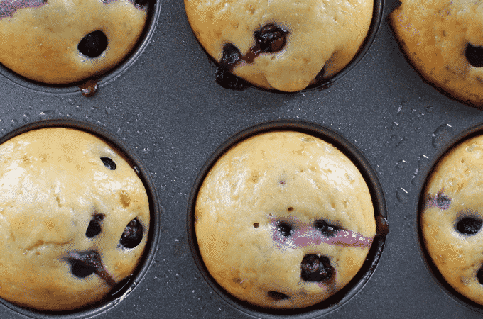 How to make healthy blueberry muffins! You'll never believe these muffins are healthy, and only 3 Weight Watcher Points Plus. #HealthyDessertRecipe #HealthyMuffins