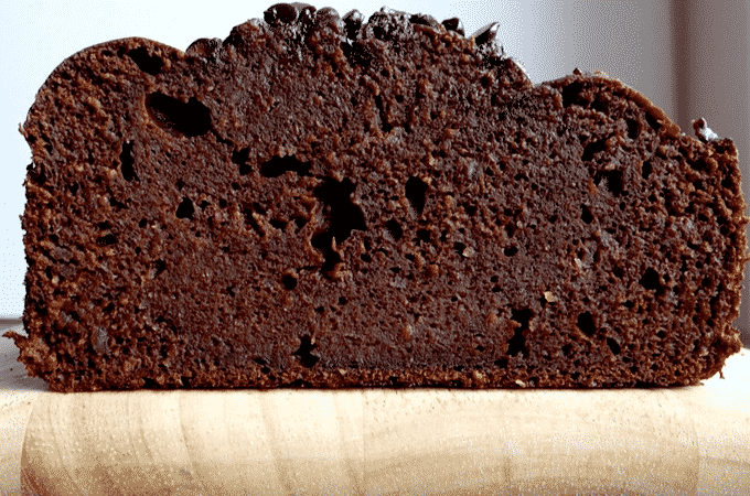 If you love chocolate and banana bread, you HAVE TO MAKE this healthy chocolate banana bread by The Diet Chef. Only 4 Weight Watcher Points Plus #Healthybananabread #BananaBread #WeightWatchers