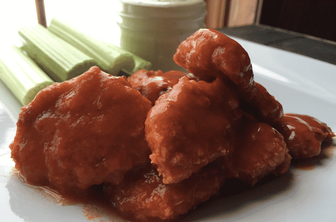 The BEST healthy boneless chicken wing recipe I've ever made! 12 of these boneless chicken wings have over 80g of protein and are only 10 Weight Watcher Points Plus #WeightWatchers #Chickenwings