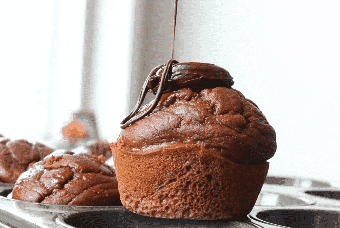 The BEST healthy chocolate muffin recipe! These muffins are packed with protein and they're ohh so chocolatey. The Diet Chef #HealthyMuffins #WeightWatchers