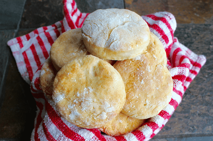 The EASIEST & HEALTHIEST biscuit recipe ever created. You only need 2 ingredients, and each biscuit is only 50 calories and 1 Weight Watcher Points Plus. #Healthybiscuits #weightwatchers