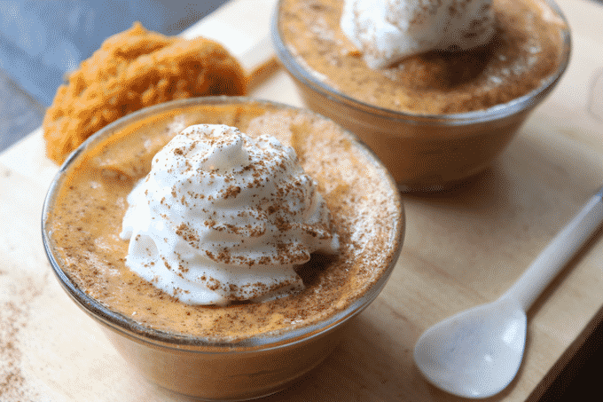 This healthy pumpkin spice protein pudding recipe by The Diet Chef is PERFECT for the fall! It's full of pumpkin spice deliciousness & only 4 Weight Watcher Points Plus. #HealthyPudding #WeightWatchers