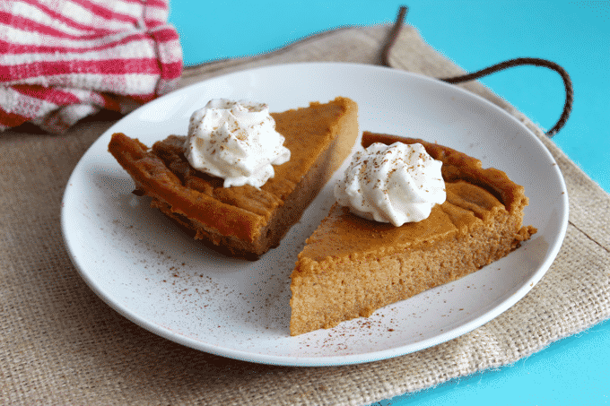 The HEALTHIEST and BEST TASTING pumpkin pie recipe ever! Only 141 Calories per slice. Plus, each serving has 11g of protein. #Healthy #pumpkinpie