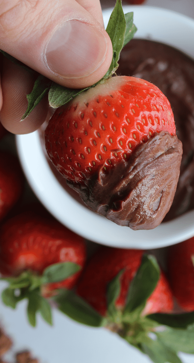 This healthy chocolate protein dip is full of all kinds of rich chocolatey decadence. Plus, every serving has 28g of protein, but only 218 calories and 1g of fat. #Healthy #snack