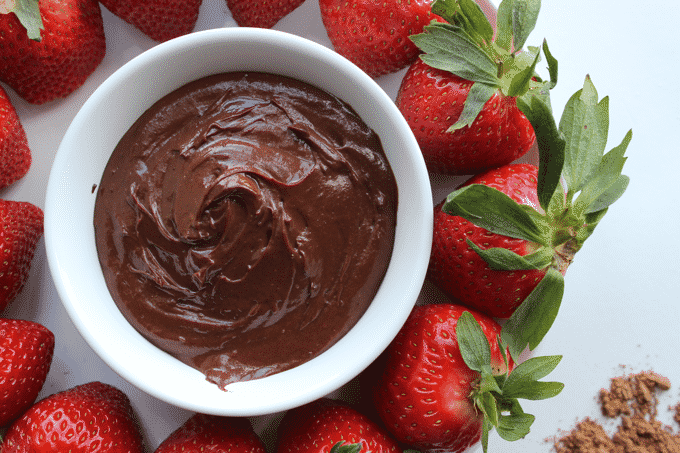 This healthy chocolate protein dip is full of all kinds of rich chocolatey decadence. Plus, every serving has 28g of protein, but only 218 calories and 1g of fat. #Healthy #snack