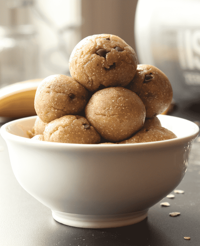 Banana Bread Cookie Dough Bites exist, and not only are they delicious, but they're unbelievably simple to make too! Plus, each bite has 6g of protein, but only 68 calories. #healthy