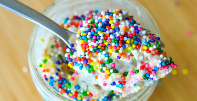 Birthday cake overnight oats recipe