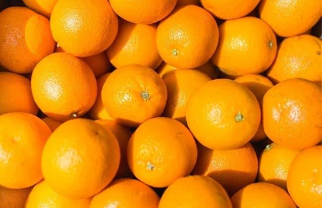 A bunch of oranges.