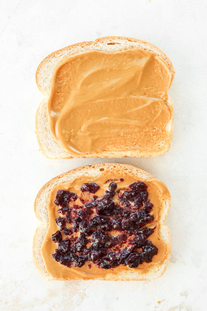 Healthy Peanut Butter and Jelly Sandwich With Only 175 Calories