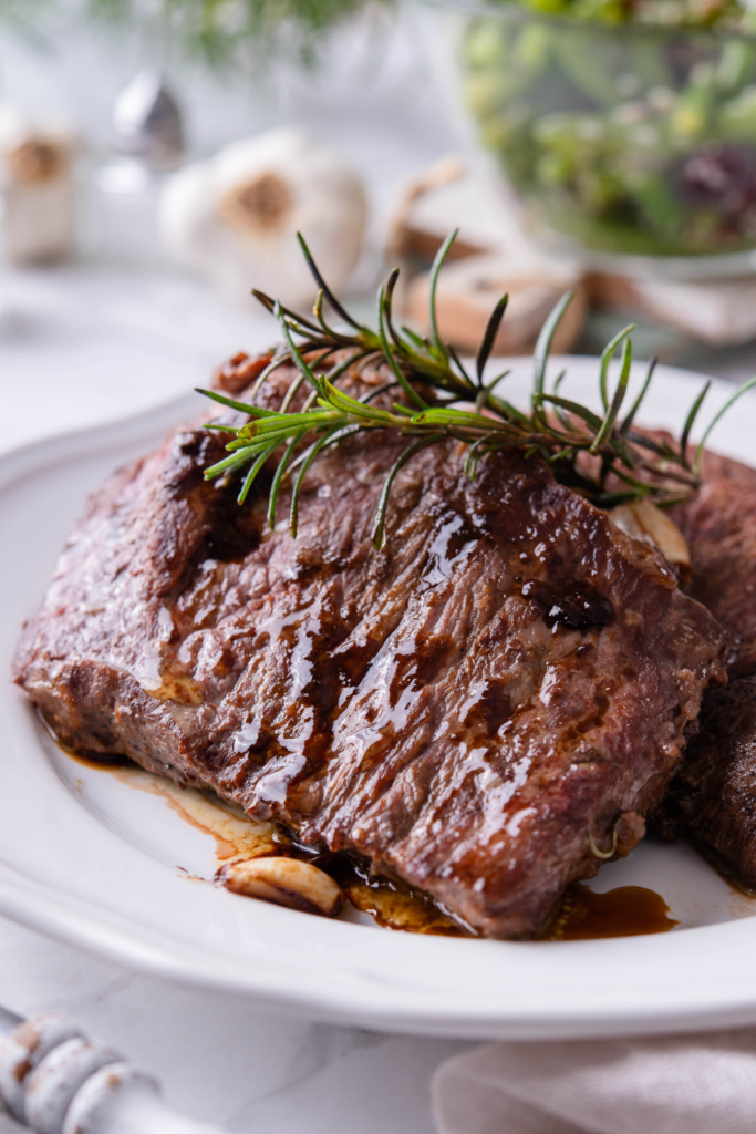 Easy & Juicy Cast Iron Steak Recipe (Made In Just 15 Minutes)
