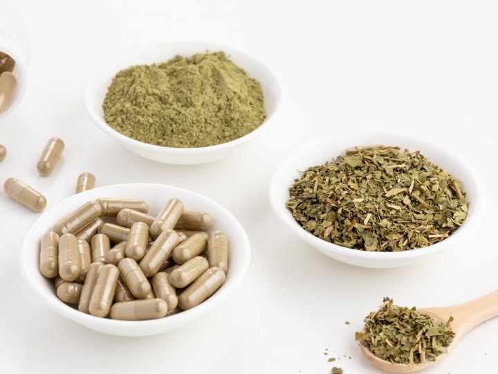 A bowl of ground Gymnema Sylvestre, a bowl of Gymnema Sylvestre leaves, and a bowl of Gymnema Sylvestre pills.