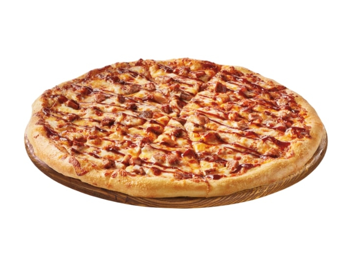 A bbq chicken pizza.