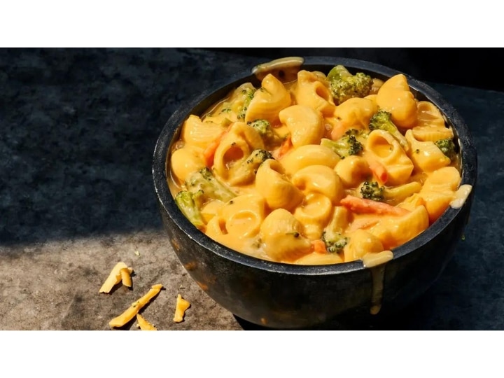 A bowl of panera broccoli cheddar mac and cheese.